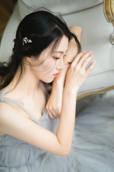 在浴室里含着奶头吸的小说